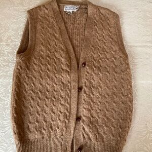 Cable knit wool vest like new